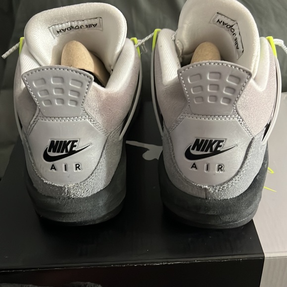 Jordan 4 Neon (gs) - Picture 2 of 4